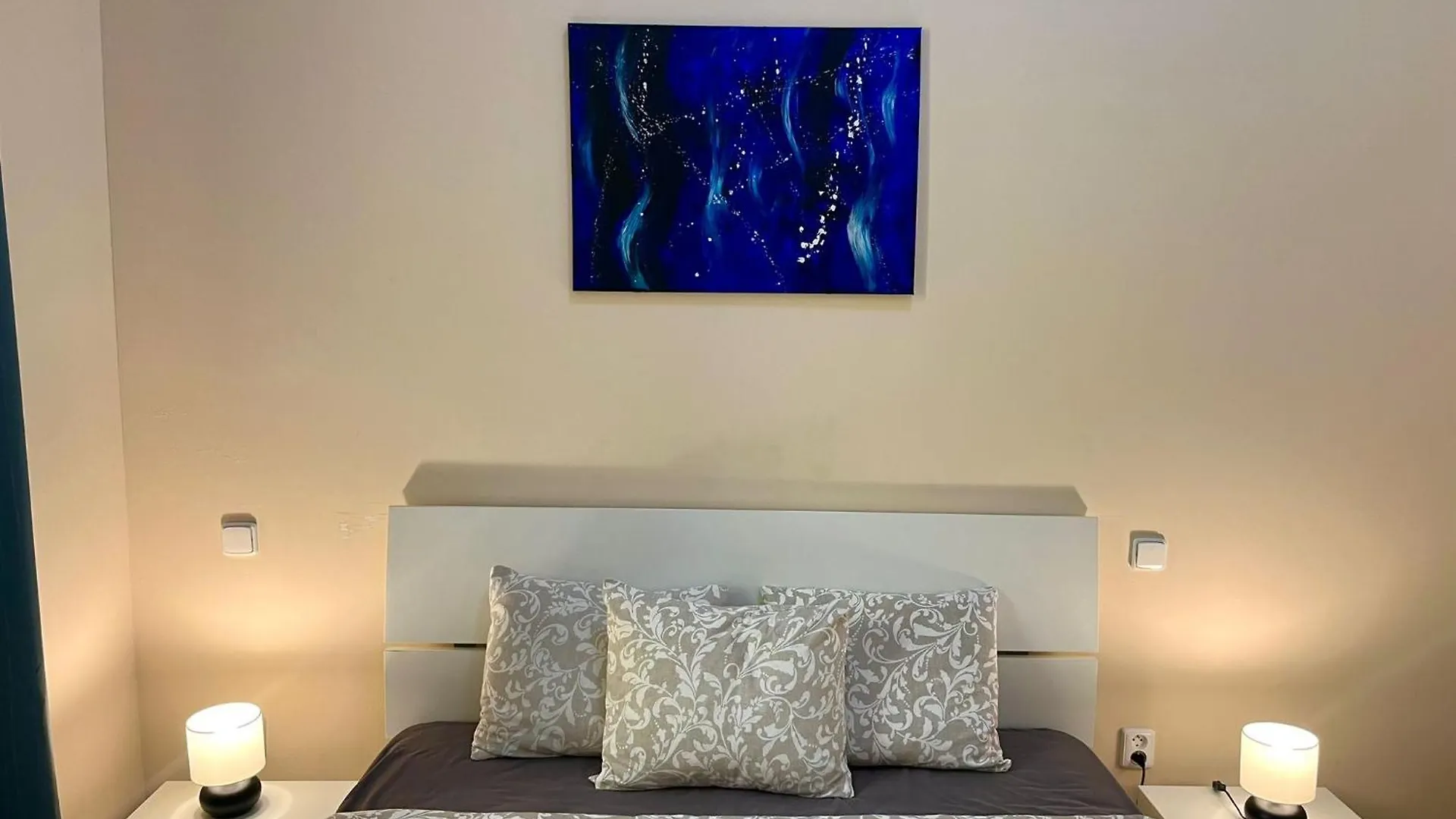 Charles Bridge Apartment براغ 0*,