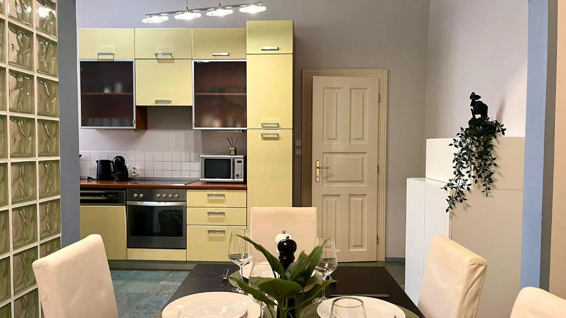 Charles Bridge Apartment براغ 0*,